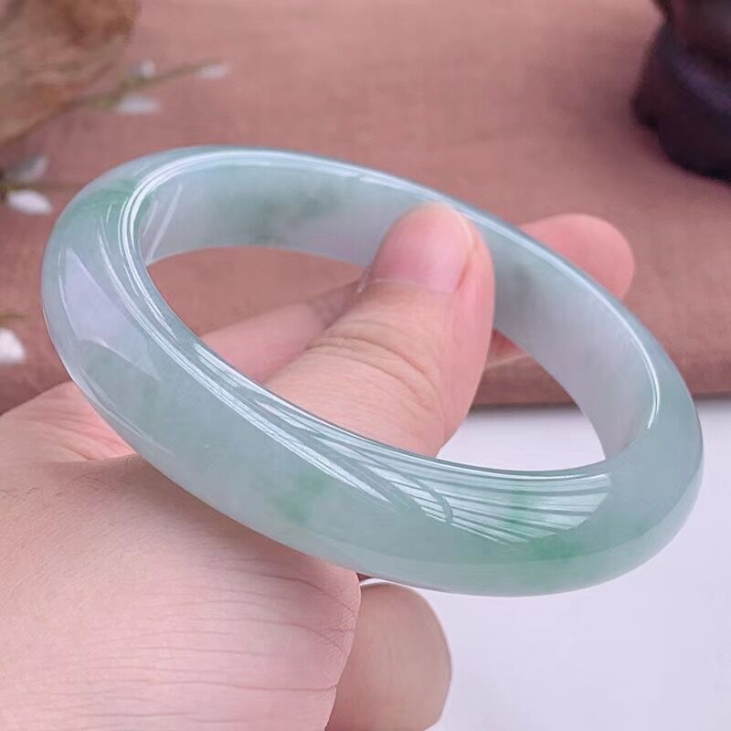 Lighting - Mianmar, jednokolorowa bransoletka z jasnozielonego jadeitu
